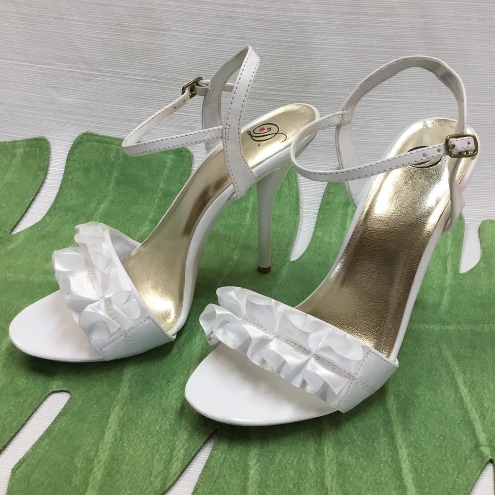 New Exciting White Heels by D - Picture 1 of 8